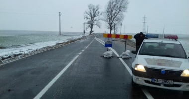 Stire din Social : Cod galben de vânt, cum se circulă la Constanța. Un drum național, închis!