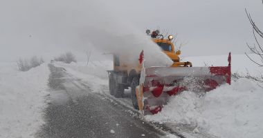 GALERIE FOTO-VIDEO. Mai multe drumuri din judeţul Constanţa, sub nămeţi - 2