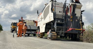 Stire din Social : Mai multe drumuri județene, în reabilitare săptămâna aceasta. Respectați restricțiile rutiere!