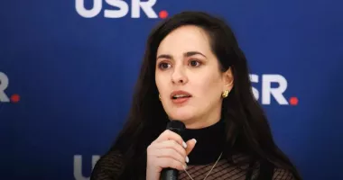 Stire din Politică-Administrație : USR cere Senatului să voteze pentru protejarea tinerilor și limitarea reclamelor la jocuri de noroc
