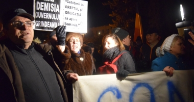 Galerie foto / Cel mai amplu protest din ultimii 26 de ani. Sediul PSD Constanța, baricadat de mascați. Număr record de manifestanți! - 2