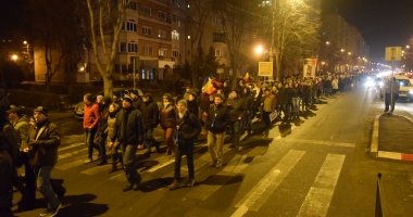 Galerie foto. CONSTANȚA, MAI UNITĂ CA NICIODATĂ. MII DE PROTESTATARI AU IEȘIT ÎN STRADĂ, ASEARĂ. ȘI NU SE OPRESC AICI... - 2