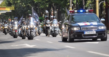 Stire din Eveniment : GALERIE FOTO / Paradă de motocicliști la Constanța, în frunte cu polițiștii rutieri