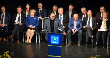 PNL Constanța și-a lansat oficial candidații la parlamentare. "Venim cu 100% oameni noi și cu o propunere de premier, Dacian Cioloș, 100% profesionist" - 2