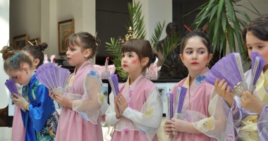 Stire din Cultură-Educație : "Solidaritate prin haiku", volum închinat tragediei de la Fukushima