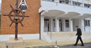 UPDATE. Percheziții la Academia Navală "Mircea cel Bătrân". Au luat profesorii șpagă pentru a-i promova pe studenți la restanțe? - 6