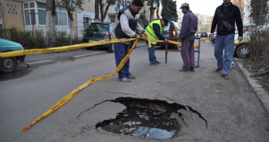 Stire din Social : "Crater" în asfaltul de pe o stradă din Constanța