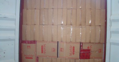 Peste 190.000 de pachete cu țigări, susceptibile a fi contrafăcute, descoperite într-un container din Portul Constanța Sud Agigea / Galerie foto - 2