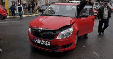Trei mașini implicate într-un accident rutier la intersecția bulevardului 1 Decembrie 1918 cu strada București - 3