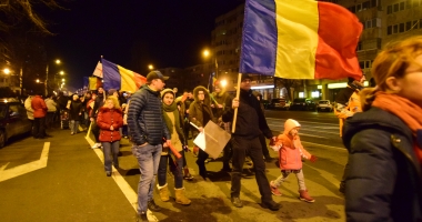 Galerie FOTO. VINEREA NEAGRĂ PENTRU CORUPȚII ROMÂNIEI / Constănțenii au protestat din nou, mai mulți ca niciodată - 3