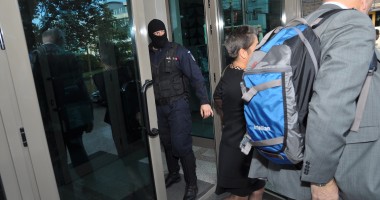 Galerie FOTO. Descindere DNA la UMC! Profesori și elevi, suspectați de luare și dare de mită! - UPDATE - 2