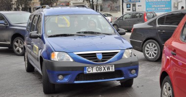 Trei mașini implicate într-un accident rutier la intersecția bulevardului 1 Decembrie 1918 cu strada București - 4