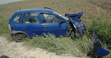 GALERIE FOTO. TIR răsturnat pe DN 22! Două persoane au fost rănite - 2