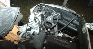 Galerie FOTO. Accident rutier grav! S-a izbit cu mașina de un copac, în stațiunea Mamaia - 5