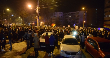 Galerie foto. CONSTANȚA, MAI UNITĂ CA NICIODATĂ. MII DE PROTESTATARI AU IEȘIT ÎN STRADĂ, ASEARĂ. ȘI NU SE OPRESC AICI... - 3
