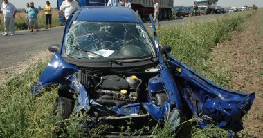 GALERIE FOTO. TIR răsturnat pe DN 22! Două persoane au fost rănite - 3