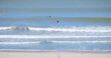 GALERIE FOTO / PRIMĂVARA A VENIT CU CHEF DE SPORT, LA CONSTANȚA. UNII SE PLIMBĂ, ALȚII FAC SURFING! - 3