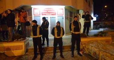 Galerie foto. CONSTANȚA, MAI UNITĂ CA NICIODATĂ. MII DE PROTESTATARI AU IEȘIT ÎN STRADĂ, ASEARĂ. ȘI NU SE OPRESC AICI... - 4