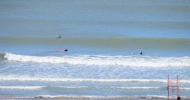GALERIE FOTO / PRIMĂVARA A VENIT CU CHEF DE SPORT, LA CONSTANȚA. UNII SE PLIMBĂ, ALȚII FAC SURFING! - 5