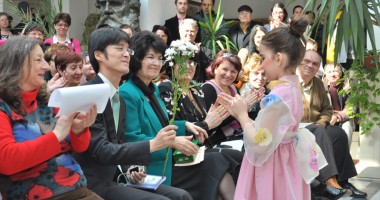 "Solidaritate prin haiku", volum închinat tragediei de la Fukushima - 6