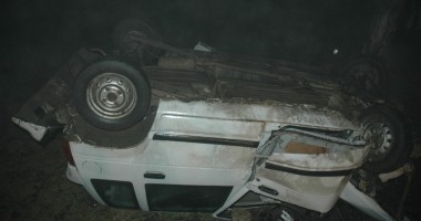 S-a răsturnat cu mașina de băut ce era. Trei victime - Galerie FOTO - 3