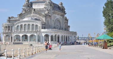 Stire din Politică-Administrație : Cazinoul Constanța, "fata bătrână" sedusă și abandonată