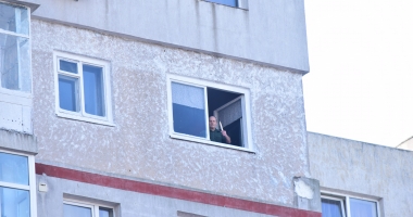"VĂ OMOR PE TOȚI!" Un constănțean amenință lumea cu cuțitul / Galerie foto - 3