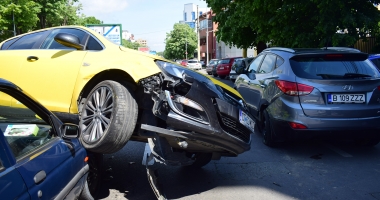 Galerie foto. GRAV ACCIDENT RUTIER PE BULEVARDUL MAMAIA. TREI MAȘINI, FĂCUTE PRAF! - 10