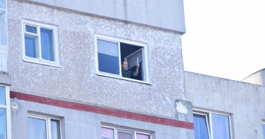 "VĂ OMOR PE TOȚI!" Un constănțean amenință lumea cu cuțitul / Galerie foto - 4