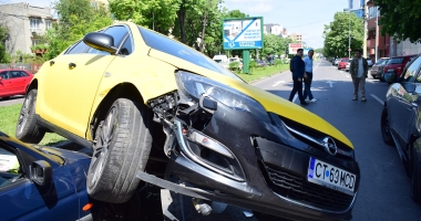 Galerie foto. GRAV ACCIDENT RUTIER PE BULEVARDUL MAMAIA. TREI MAȘINI, FĂCUTE PRAF! - 12