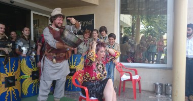 Stire din Cultură-Educație : Uite ce a pățit Corina Martin!