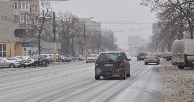 Stire din Social : Cod portocaliu la Constanța. Două drumuri închise și 11 autoturisme blocate în trafic