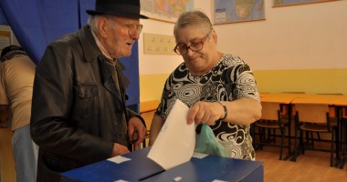 ALEGERI EUROPARLAMENTARE / Prezența la vot până la ora 13.00 / Galerie foto - 3