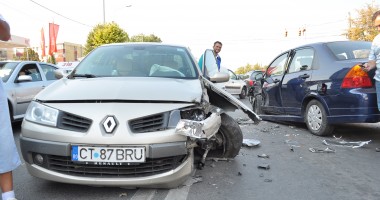 Vezi aici imagini de la accidentul care a blocat traficul pe Bd. Al. Lăpușneanu - 6