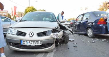 Vezi aici imagini de la accidentul care a blocat traficul pe Bd. Al. Lăpușneanu - 8