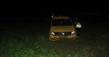 Stire din Eveniment : A intrat cu mașina în sensul giratoriu de la Agigea.  Șoferul a fost transportat la spital