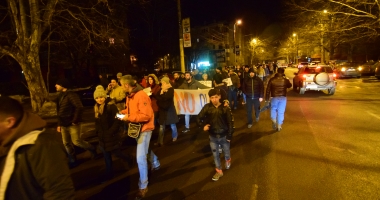 Galerie foto / Cel mai amplu protest din ultimii 26 de ani. Sediul PSD Constanța, baricadat de mascați. Număr record de manifestanți! - 8