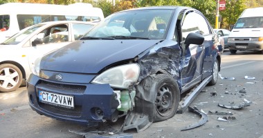 Vezi aici imagini de la accidentul care a blocat traficul pe Bd. Al. Lăpușneanu - 4