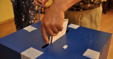 ALEGERI EUROPARLAMENTARE / Prezența la vot până la ora 13.00 / Galerie foto - 6
