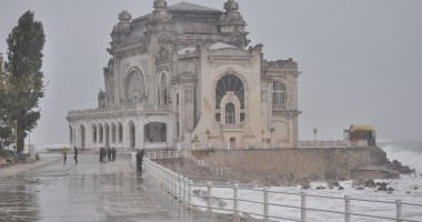 Cum să faci duș pe faleza de la Cazino | GALERIE FOTO - 2