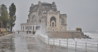 Cum să faci duș pe faleza de la Cazino | GALERIE FOTO - 3