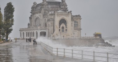Cum să faci duș pe faleza de la Cazino | GALERIE FOTO - 5