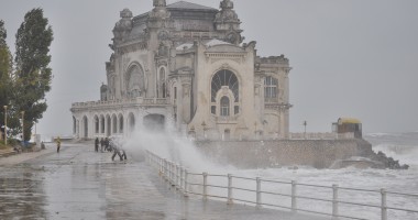 Cum să faci duș pe faleza de la Cazino | GALERIE FOTO - 6