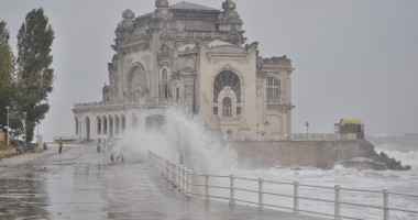 Cum să faci duș pe faleza de la Cazino | GALERIE FOTO - 7