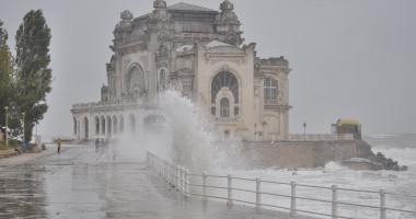 Cum să faci duș pe faleza de la Cazino | GALERIE FOTO - 8