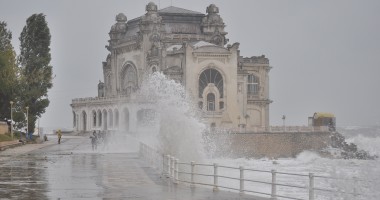 Cum să faci duș pe faleza de la Cazino | GALERIE FOTO - 9