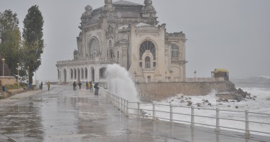 Cum să faci duș pe faleza de la Cazino | GALERIE FOTO - 11