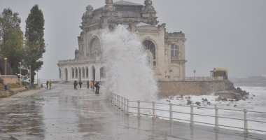 Cum să faci duș pe faleza de la Cazino | GALERIE FOTO - 12