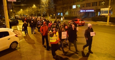 Galerie foto / Cel mai amplu protest din ultimii 26 de ani. Sediul PSD Constanța, baricadat de mascați. Număr record de manifestanți! - 15