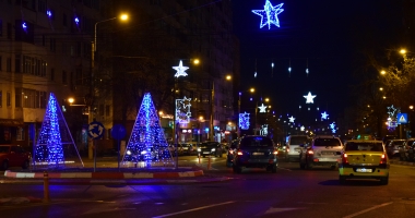 Galerie foto / Vin sărbătorile! Spectacol de lumini și culoare, pe străzile din Constanța - 5